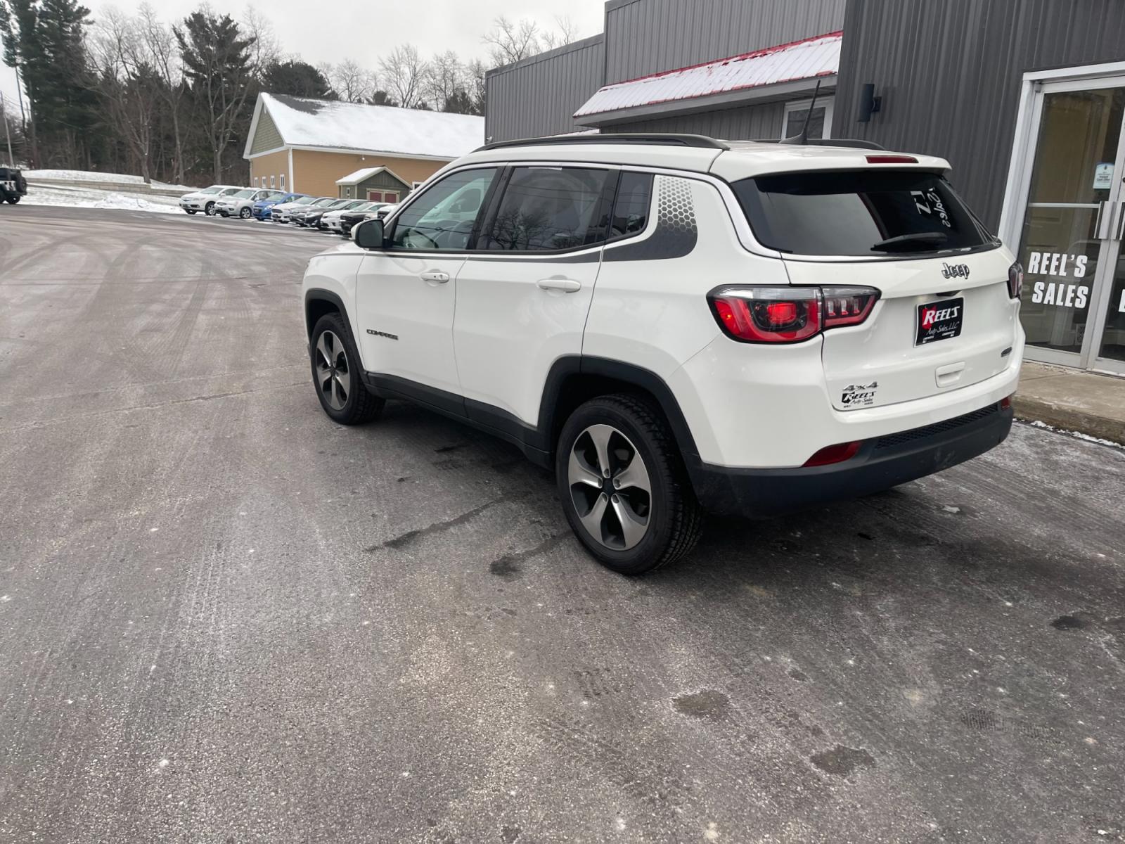 2018 White /White Jeep Compass Latitude 4WD (3C4NJDBB3JT) with an 2.4L I4 DOHC 16V engine, 9 Speed Automatic transmission, located at 11115 Chardon Rd. , Chardon, OH, 44024, (440) 214-9705, 41.580246, -81.241943 - This 2018 Jeep Compass Latitude 4WD with a 2.4-liter engine and 9-speed automatic transmission offers a blend of utility and comfort with its heated leather seats and dual-zone automatic climate control. The 8.4-inch touchscreen provides user-friendly access to navigation, Apple CarPlay, and Android - Photo #12